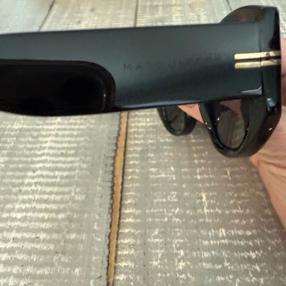 Marc Jacobs Chic Black Sunglasses with gold accent. Classic style. - Picture 4 of 10